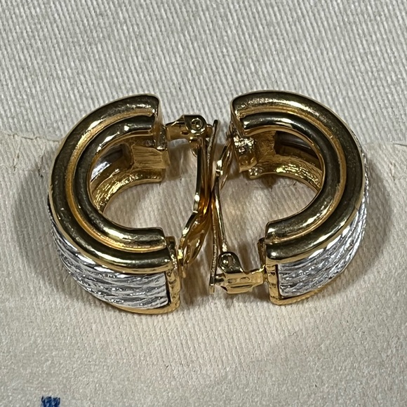 VINTAGE GIVENCHY GOLD EARRINGS SET - Picture 4 of 5